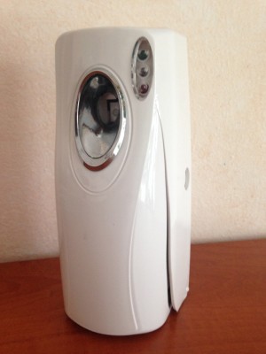 Erogatore automatico per assorbi odori Smart Air Spray programmabile con sensore luce Barozzi